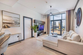 Waves - Stunning 1BR with Huge Terrace & Scenic Views